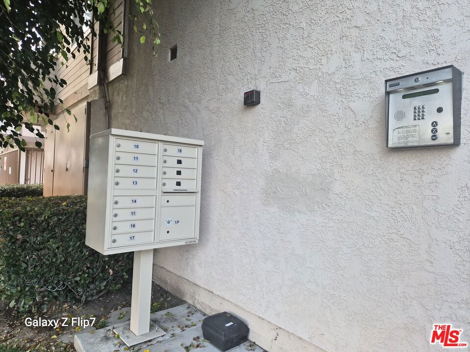 547 E Hazel Street 13