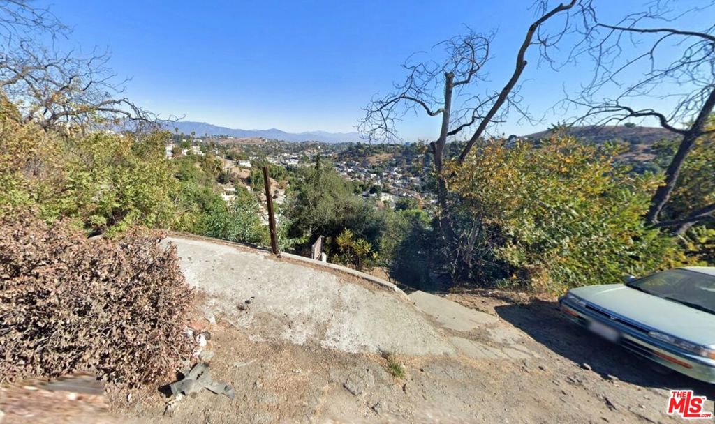 4421 W Rose Hill Drive