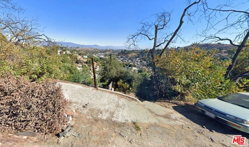4421 W Rose Hill Drive