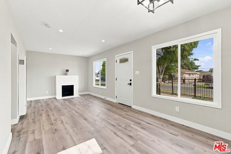 214 E 76th Place