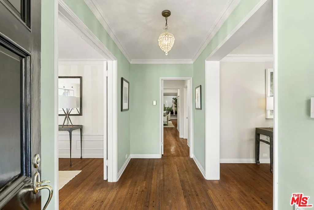 Los Angeles, California 90049, United States, 3 Bedrooms Bedrooms, ,2 BathroomsBathrooms,Residential,Pending,230133