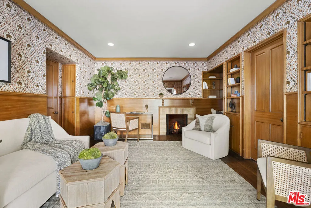 Los Angeles, California 90049, United States, 3 Bedrooms Bedrooms, ,2 BathroomsBathrooms,Residential,Pending,230133