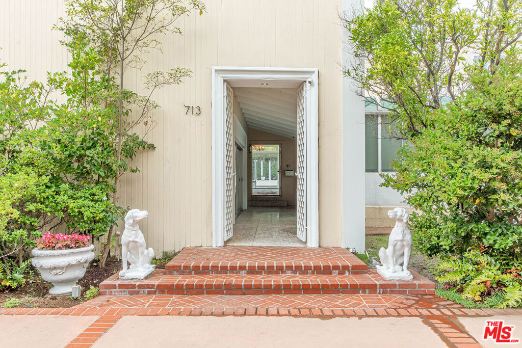 Properties 1 713 N Elm Drive