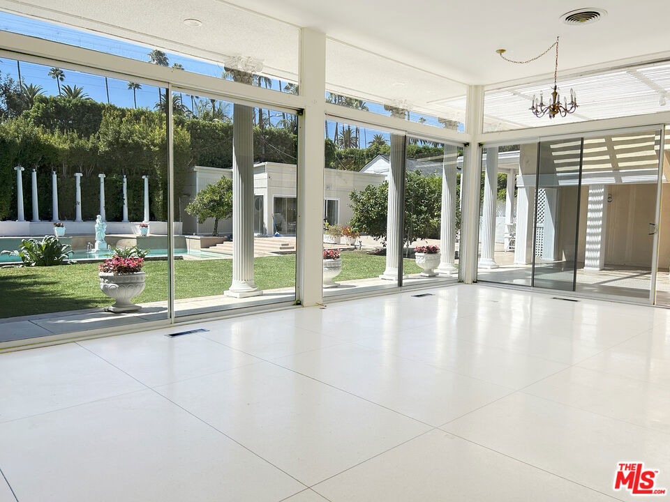 Properties 4 713 N Elm Drive