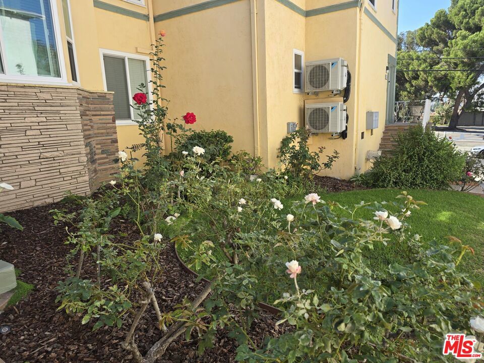 1268 Queen Anne Place