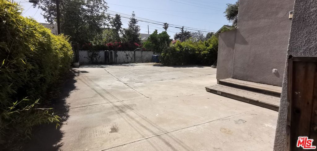 2705 S Normandie Avenue