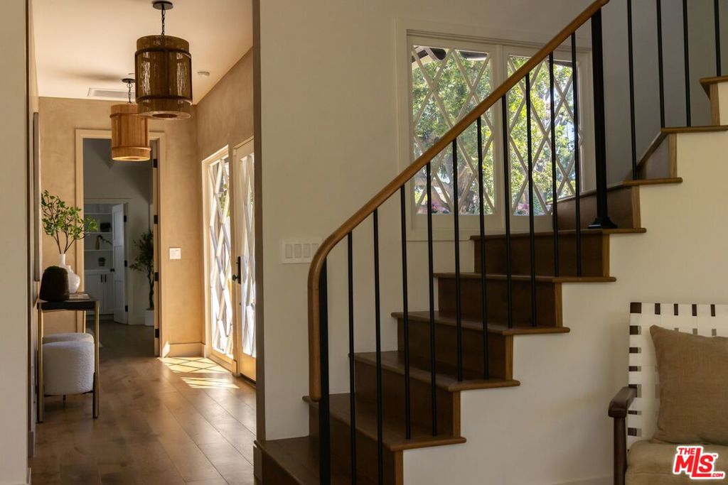 1635 N Genesee Avenue