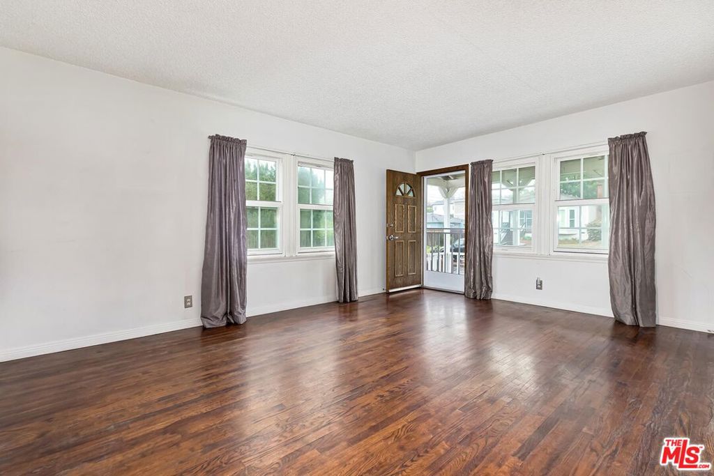 519 E Sycamore Avenue