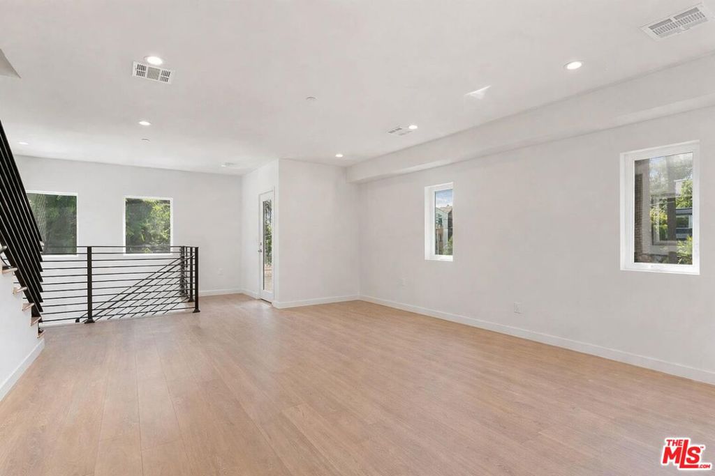 2117 Beachwood Terrace