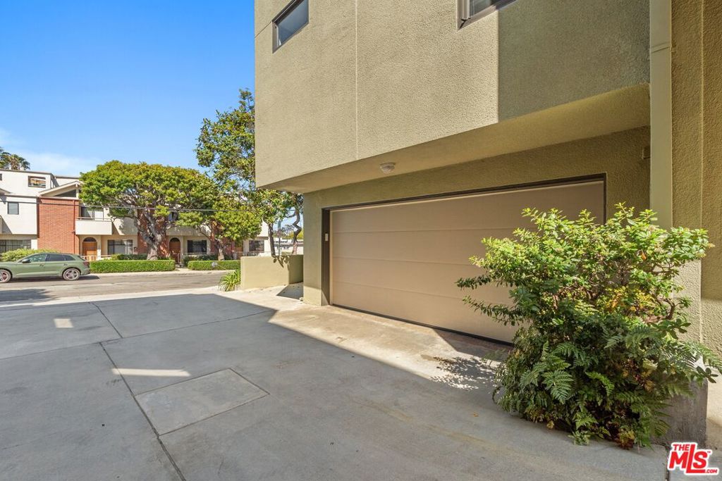 650 Pacific Street 8