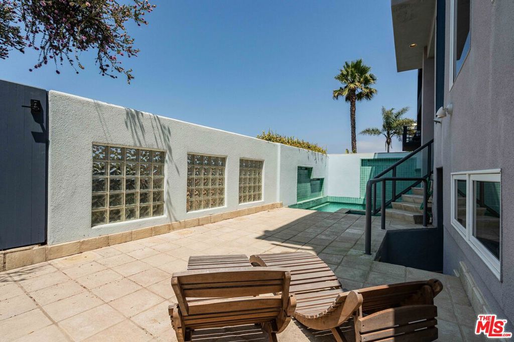 Properties 1 4611 Roma Court