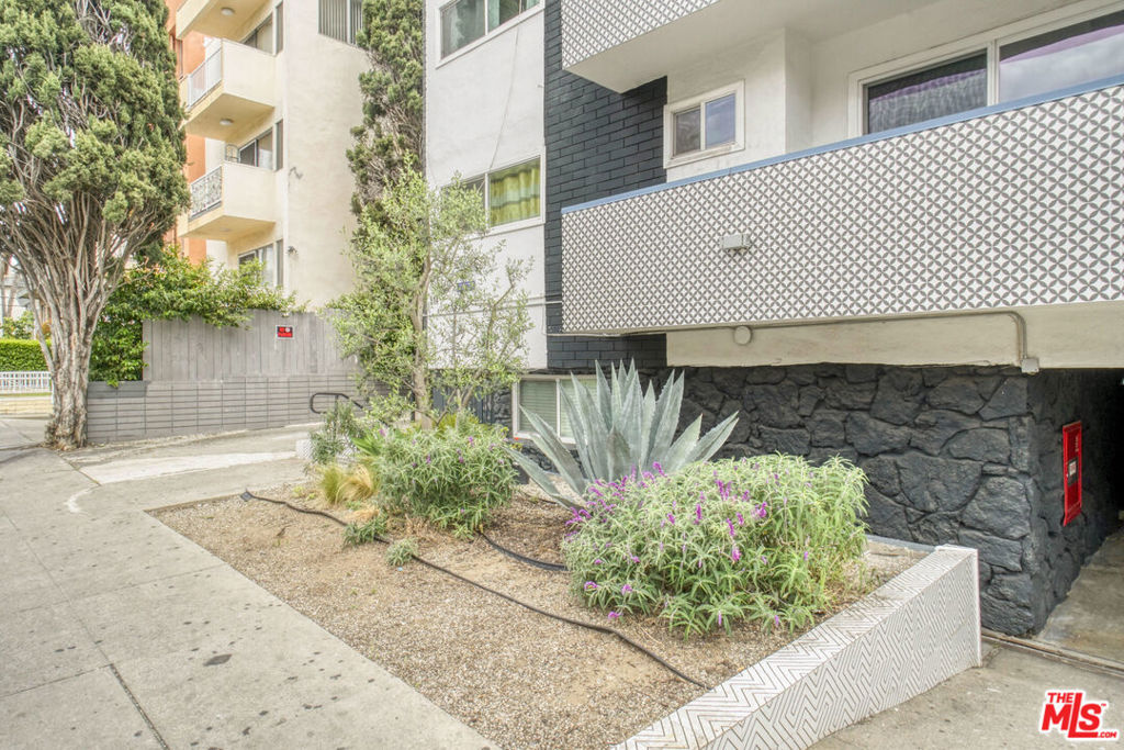 Properties 4 514 S Mariposa Avenue