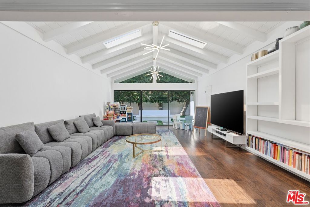 16910 Magnolia Boulevard