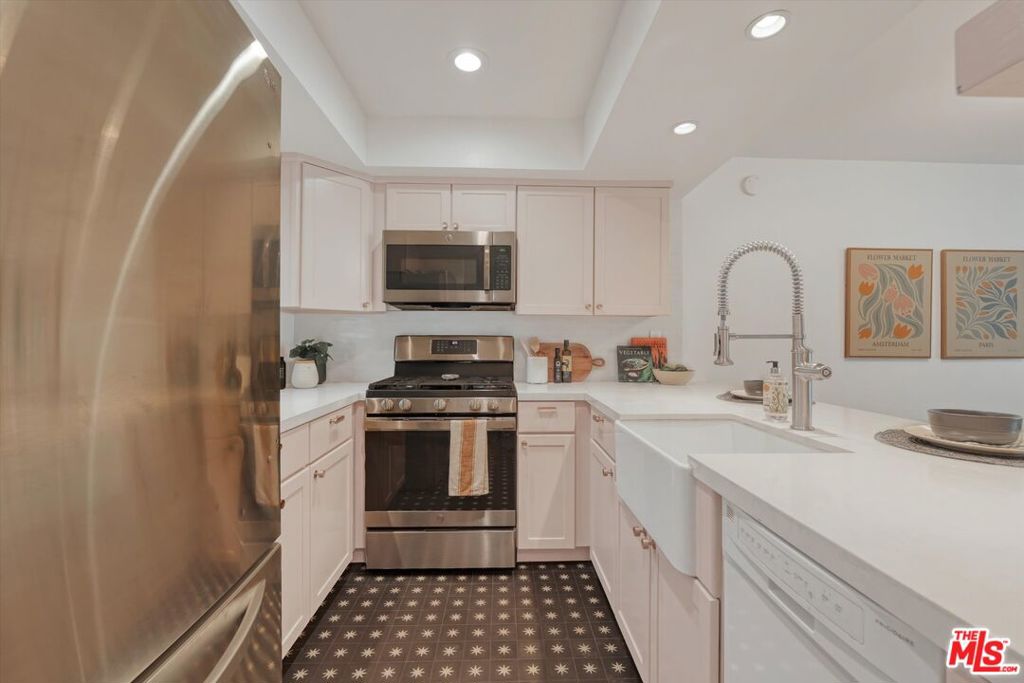 11230 Peach Grove Street 104