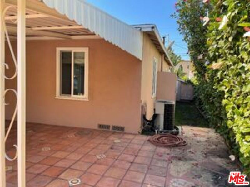 6020 Wilkinson Avenue
