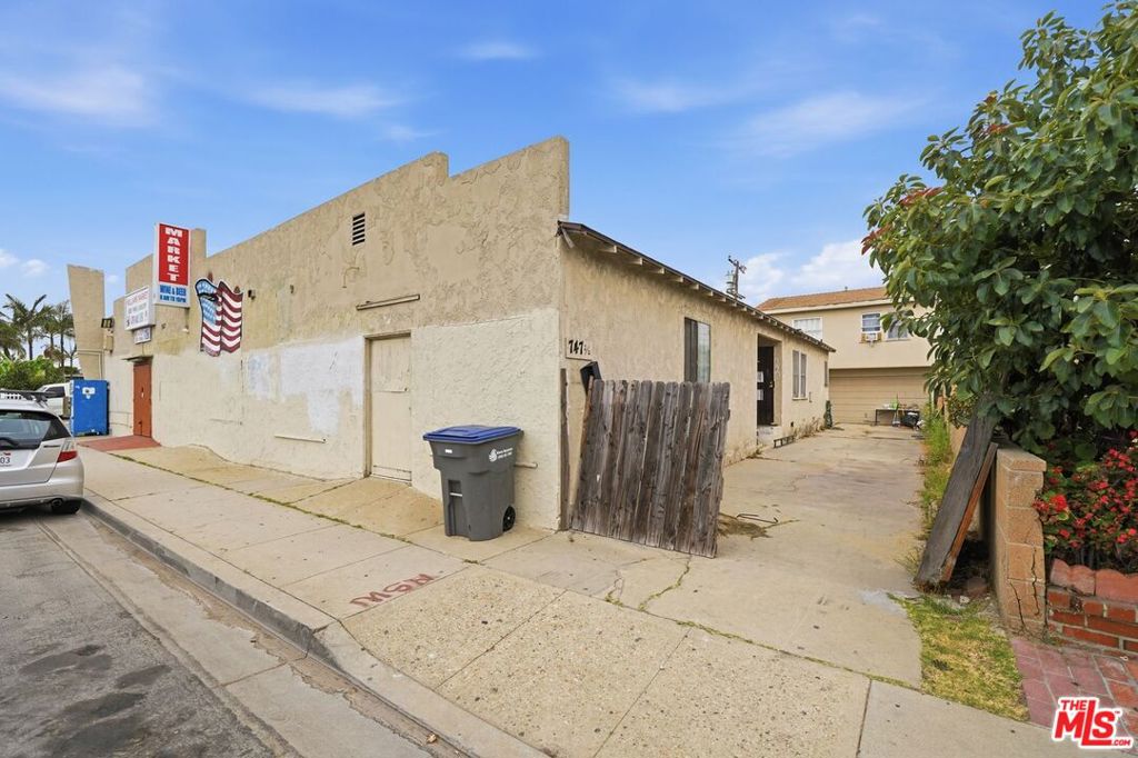 743 E Deloras Drive