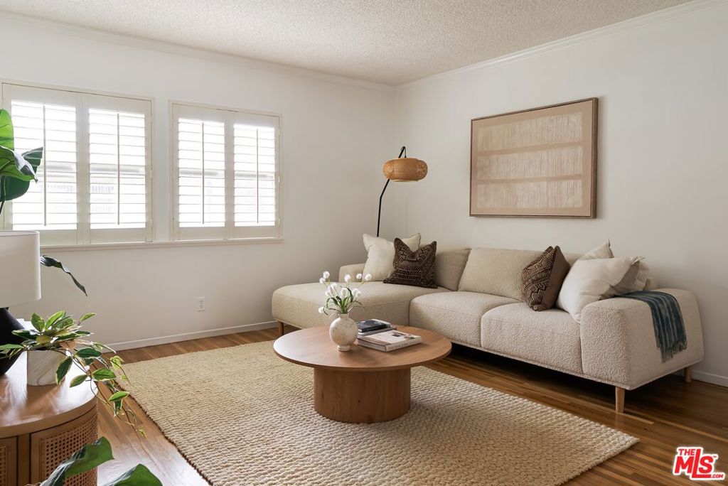 5882 Bowcroft Street 3