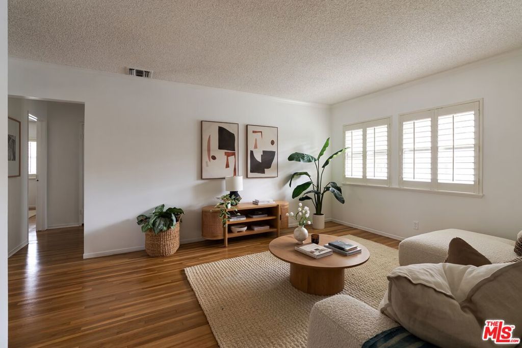 5882 Bowcroft Street 3