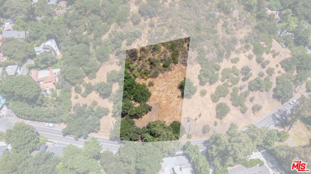 2250 Benedict Canyon Drive