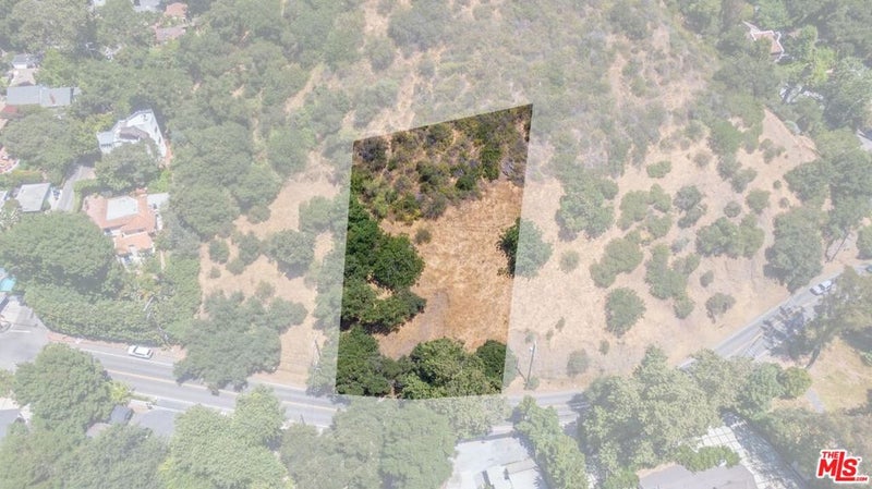 2250 Benedict Canyon Drive
