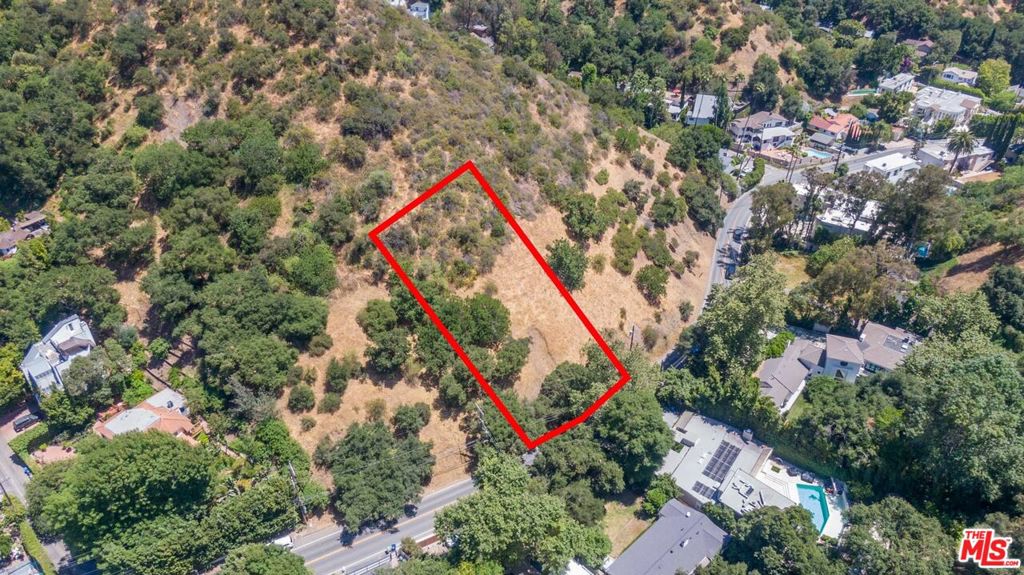 2250 Benedict Canyon Drive