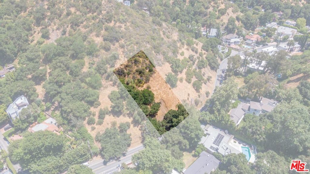2250 Benedict Canyon Drive