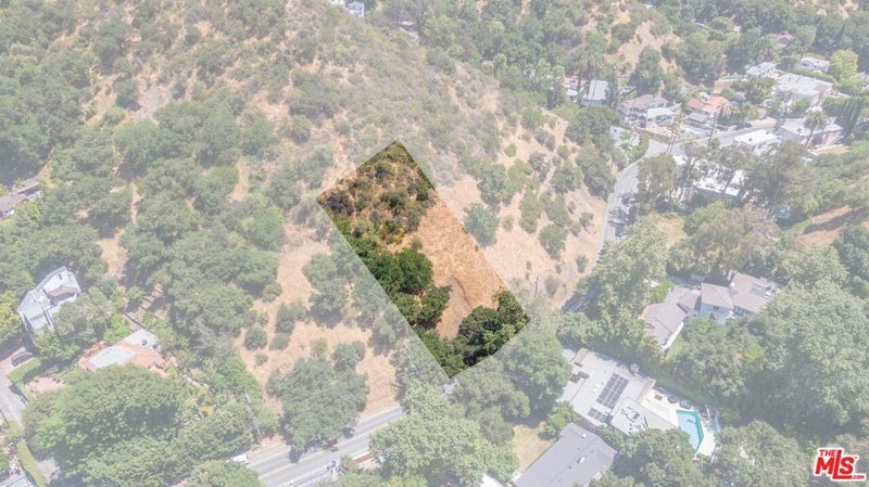 2250 Benedict Canyon Drive