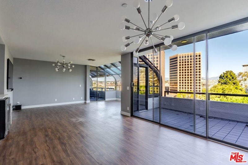 880 W 1st Street 712