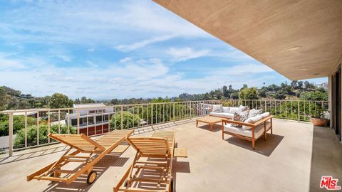 966 Bluegrass Lane Los Angeles CA 90049