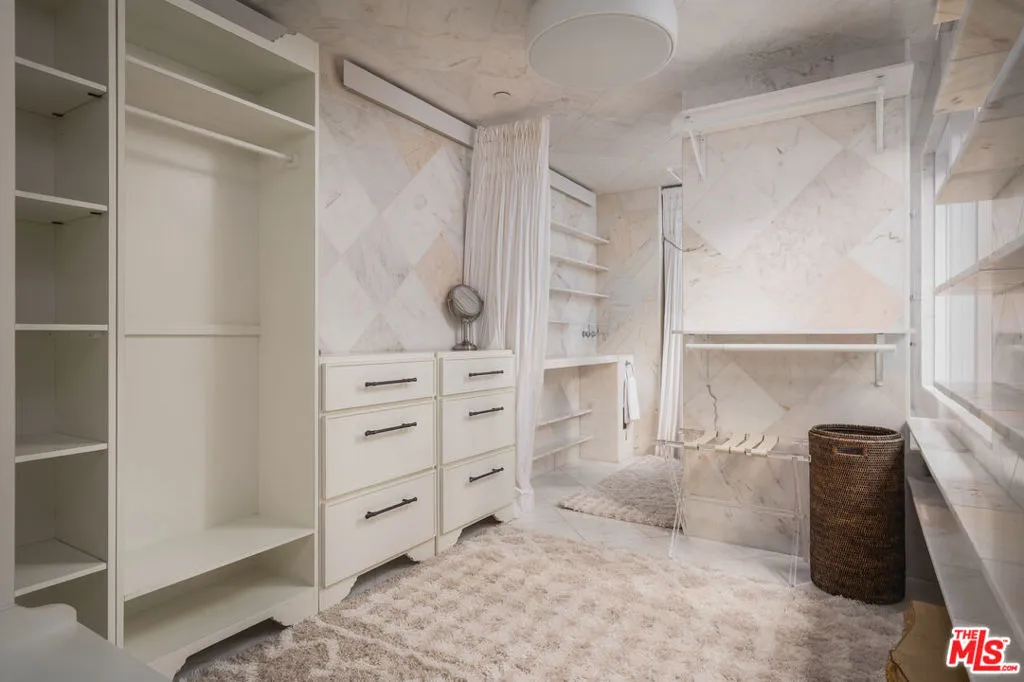 Santa Barbara, California 93108, United States, 3 Bedrooms Bedrooms, ,2 BathroomsBathrooms,Residential,Active,202735