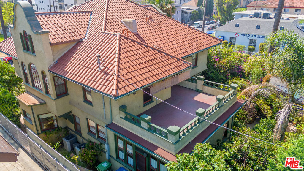 1049 Elden Avenue