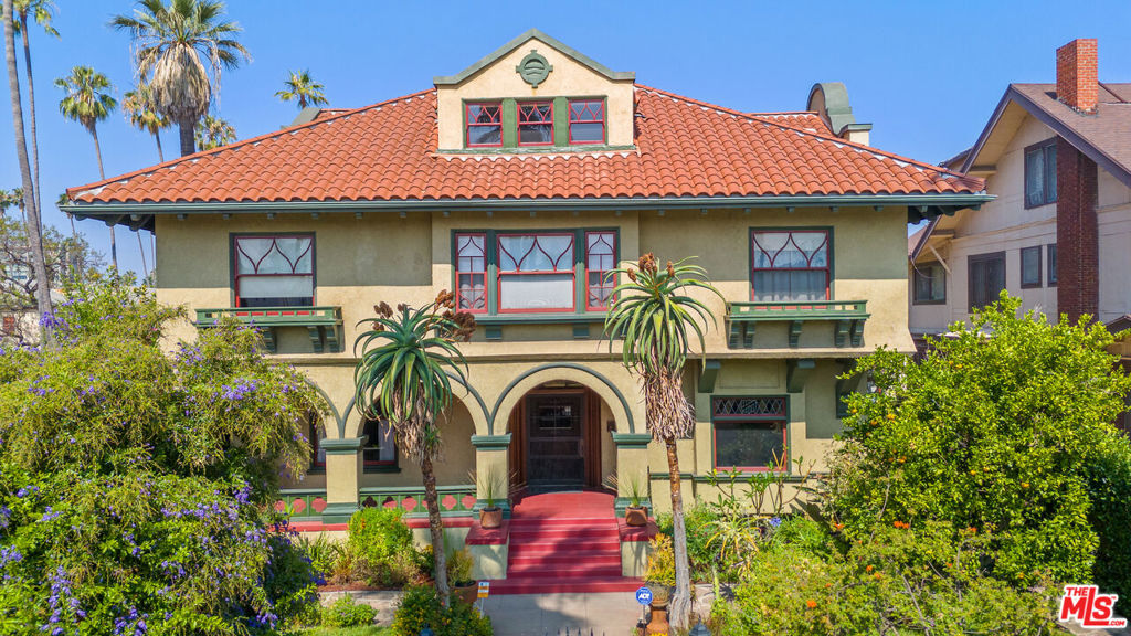 1049 Elden Avenue