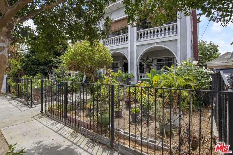 326 E 35th Street