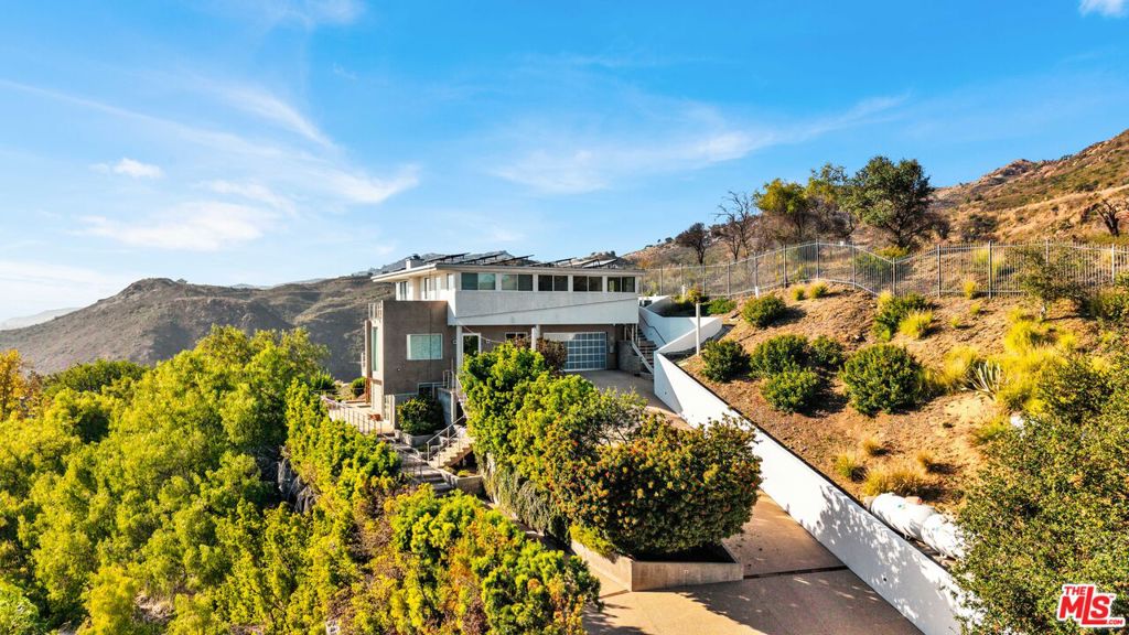 2915 Tuna Canyon Road