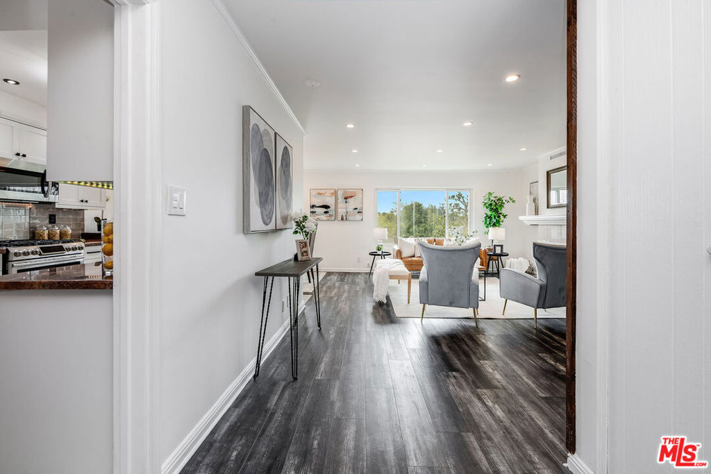 10707 Camarillo Street 312