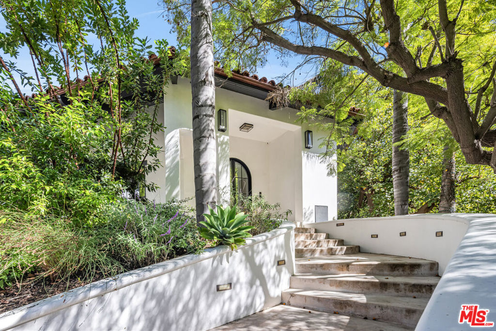 7651 Willow Glen Road