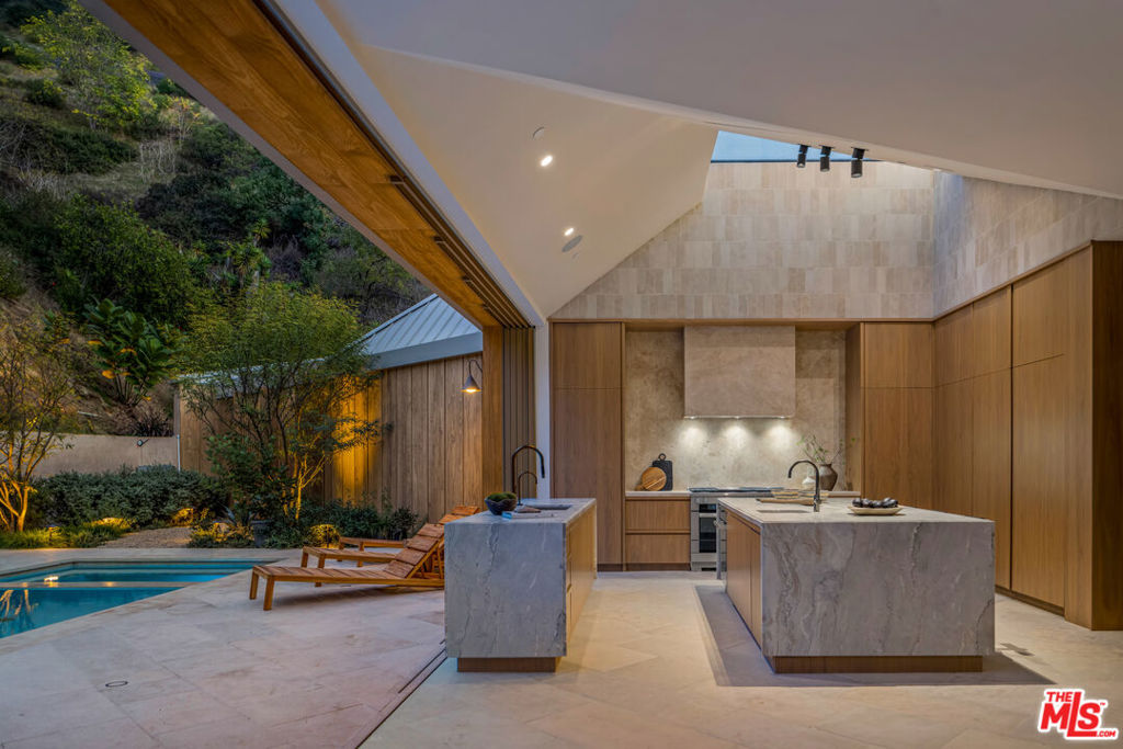 1600 Rising Glen Road