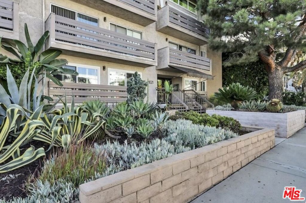 1021 N Crescent Heights Boulevard 205