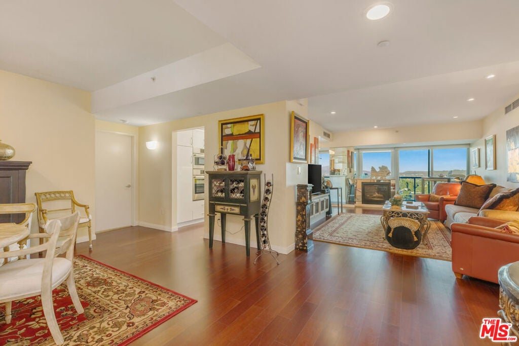 13600 Marina Pointe Drive 1704