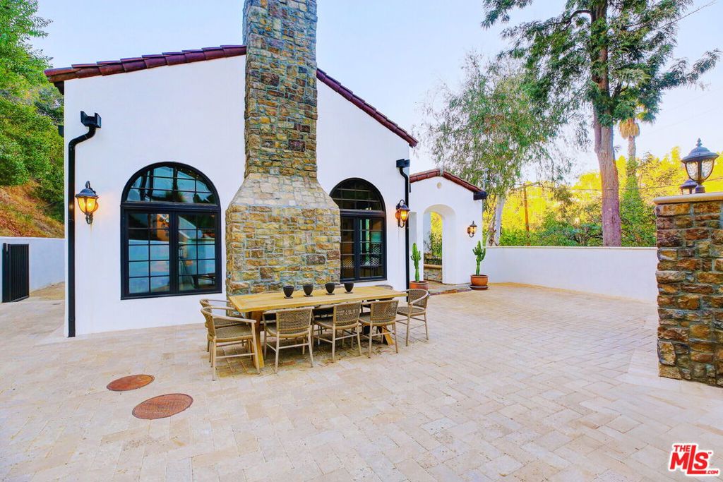 2570 Nichols Canyon Road