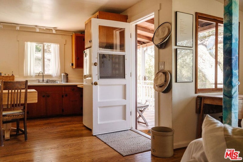 1237 Old Topanga Canyon Road