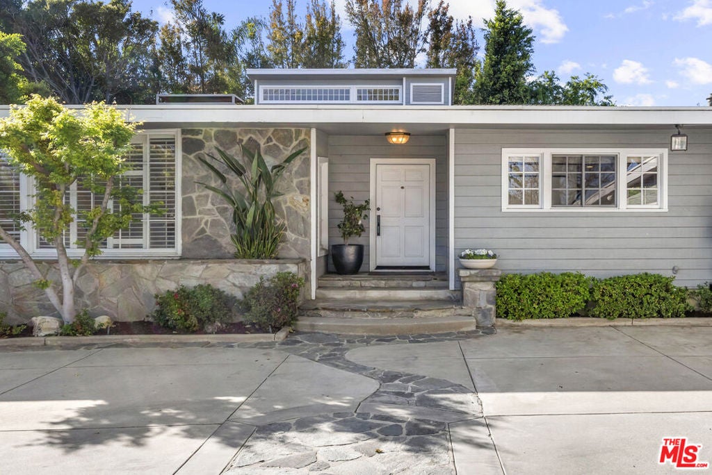 1233 Corsica Drive