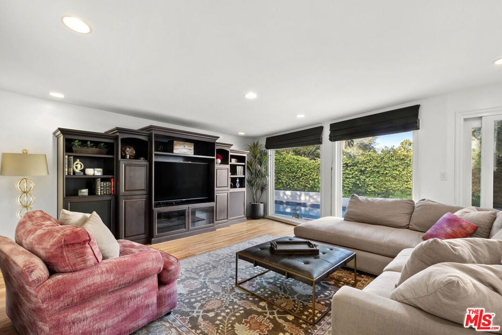 1233 Corsica Drive