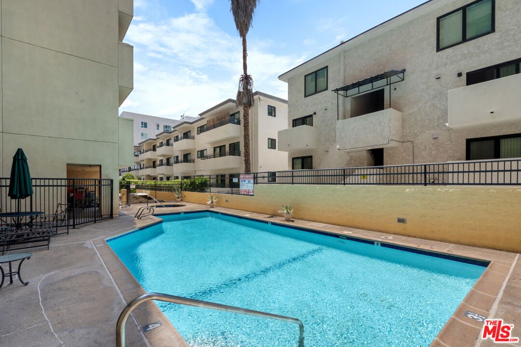 727 S Ardmore Avenue 304