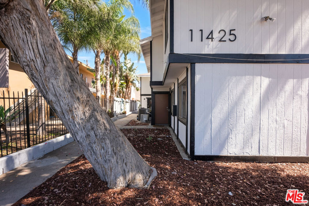 11425 Tiara Street