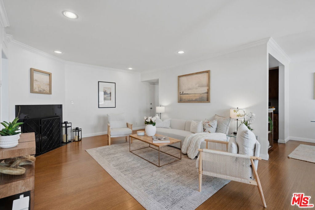 1242 S Barrington Avenue 205