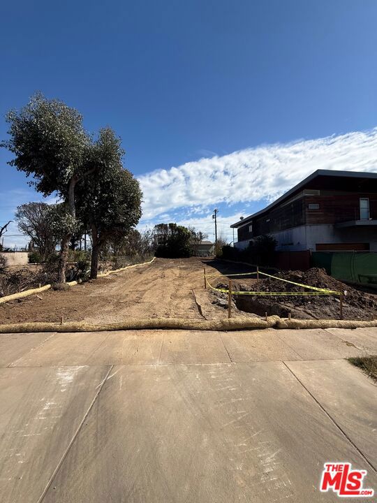 516 El Medio Avenue