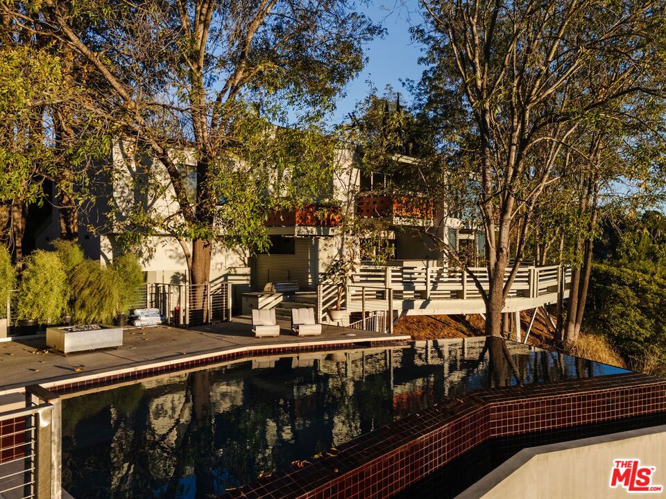 2753 Nichols Canyon Road