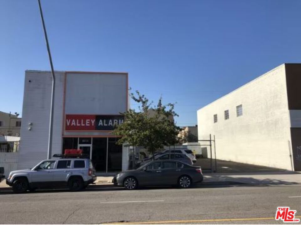 8111 San Fernando Road