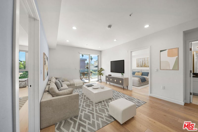 105 S Mariposa Avenue 203